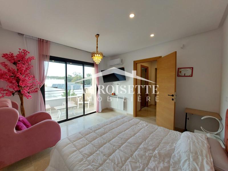 Triplex S+4 avec jardin et piscine à Gammarth